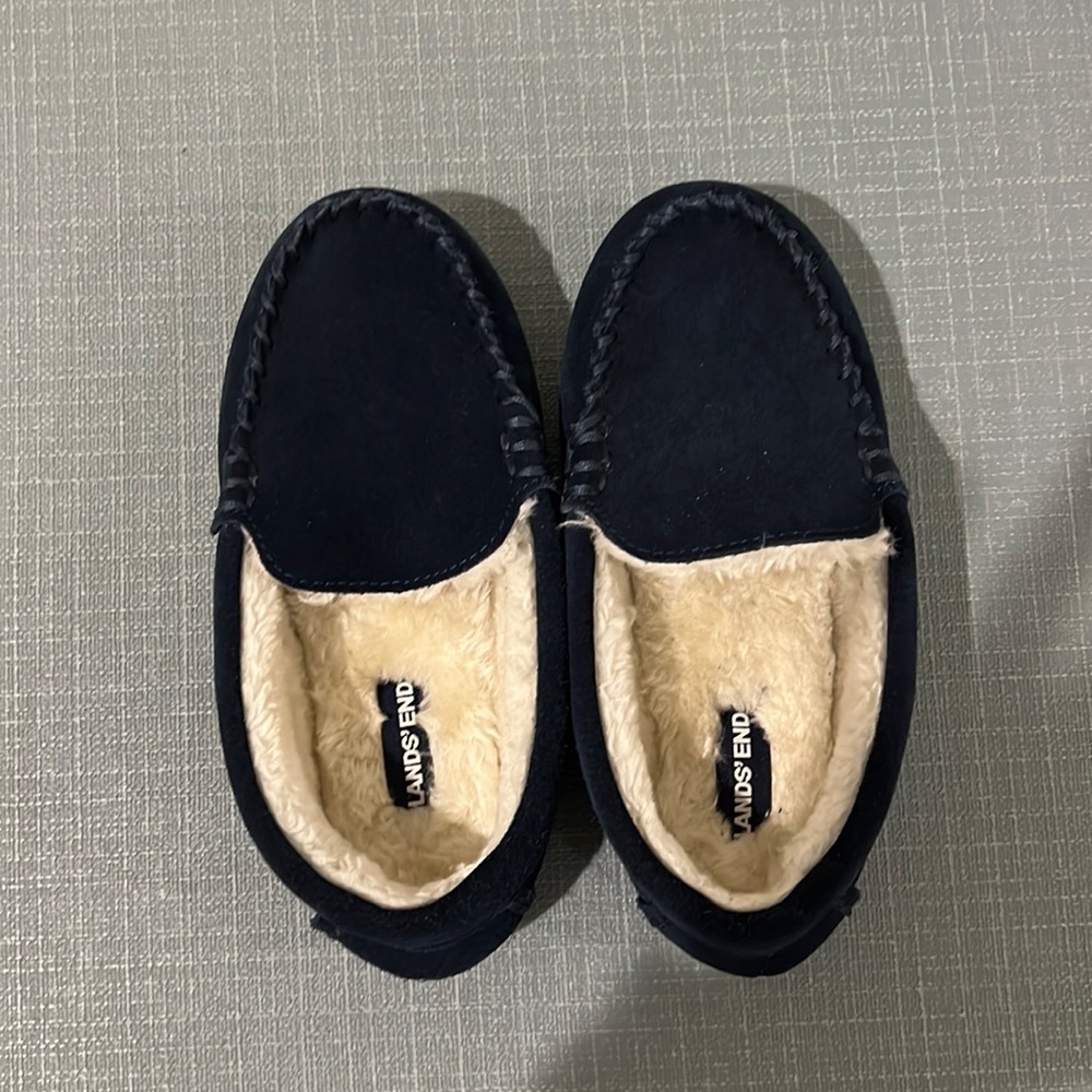 Boys Lands End navy suede slipper in size 1